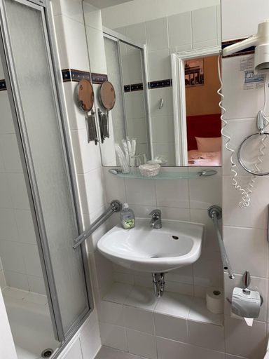 Bathroom 3, Hotel Astrid am Kurfuerstendamm, Berlin