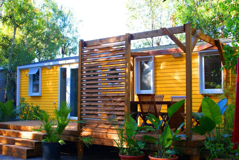 Exterior 11