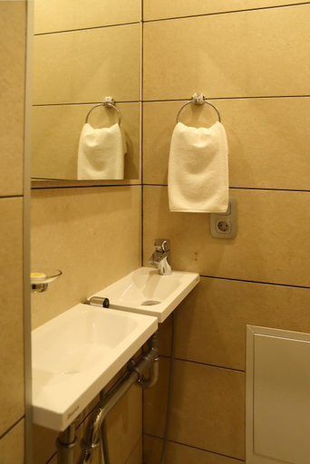 Bathroom 3, MEDIANIKOFF, Nadvirnians'kyi