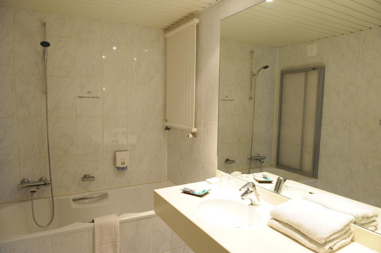 Bathroom 4, Hotel Princess, West-Vlaanderen