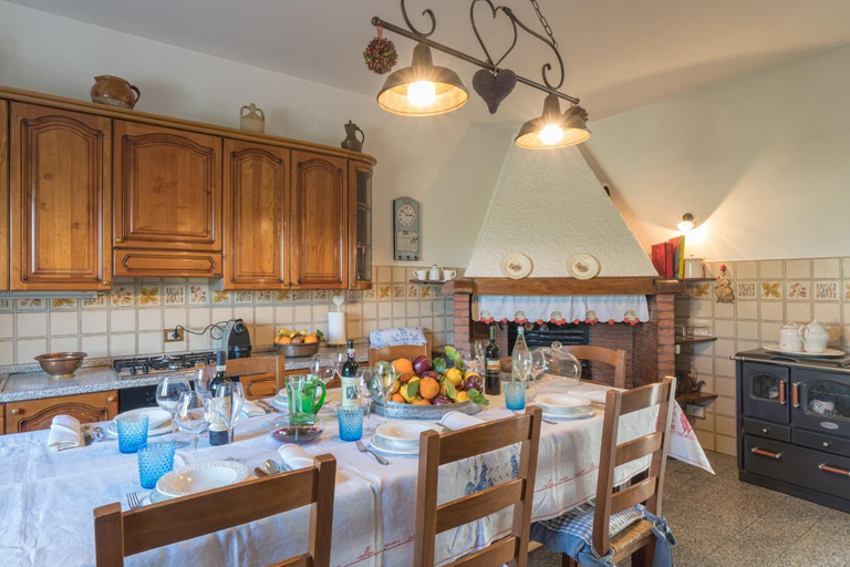 Kitchen 2, Nido del Merlo by VacaVilla, Siena