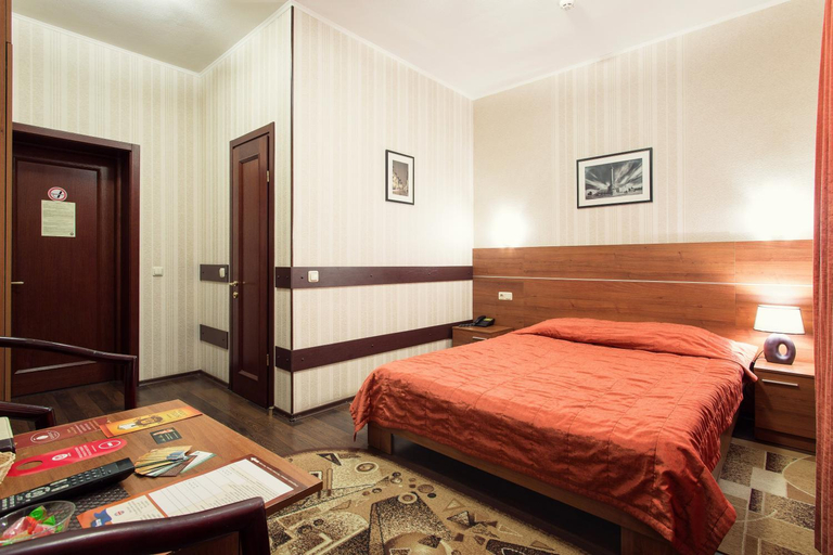 Bedroom 2, Viva Hotel, Kharkivs'ka