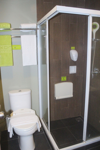 Bathroom 3, MAXONEHOTELS AT SABANG, Central Jakarta