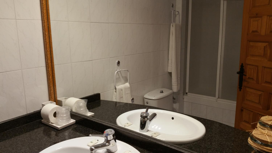 Bathroom 4, Hostal El Panadero, Segovia