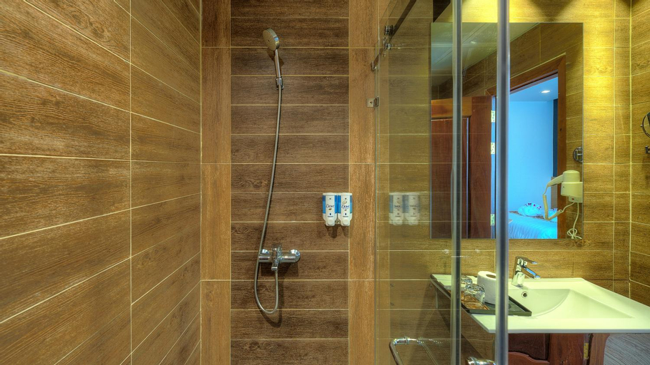 Bathroom 7