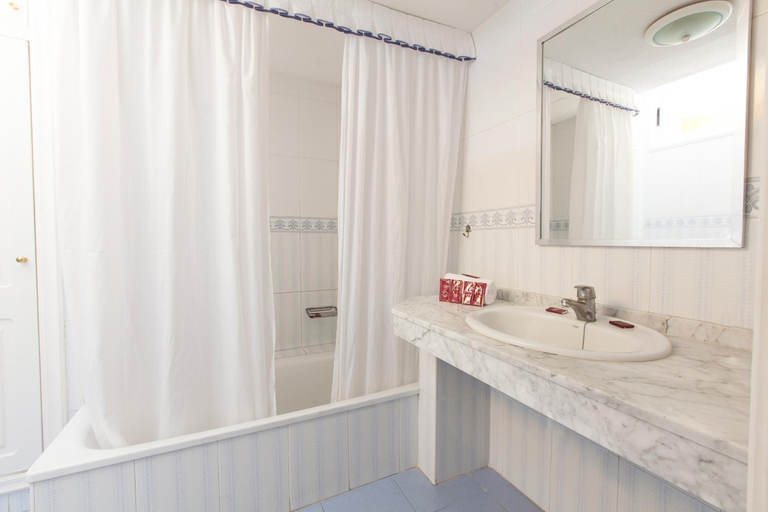 Bathroom 4, Aparthotel El Marques Palace, Santa Cruz de Tenerife