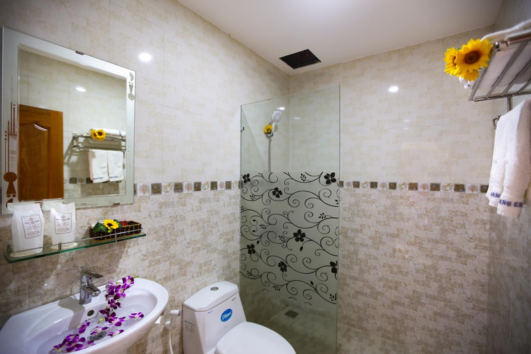 Bathroom 12