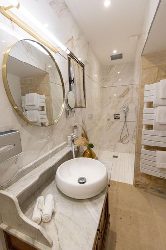 Bathroom 17