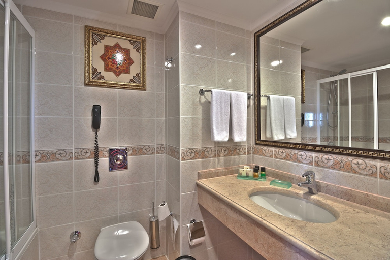 Bathroom 3, Ducale Lara, Antalya