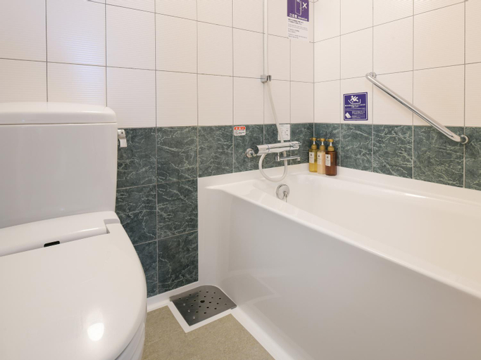 Bathroom 13
