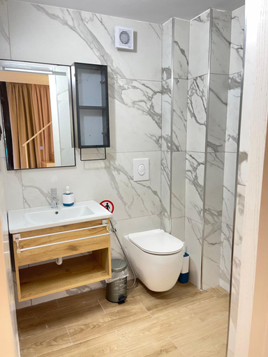 Bathroom 2, Duplex Lungomare Suites, Vlorës