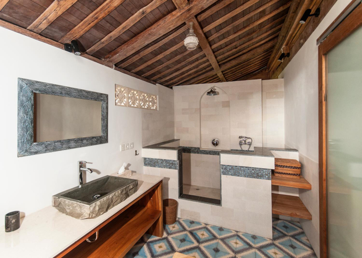 Bathroom 13