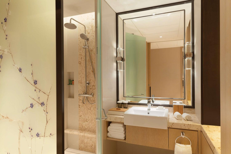 Bathroom 3, Hilton Garden Inn Dandong, Sinŭiju
