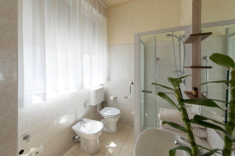 Bathroom 4, Residence Cenisio, Milano