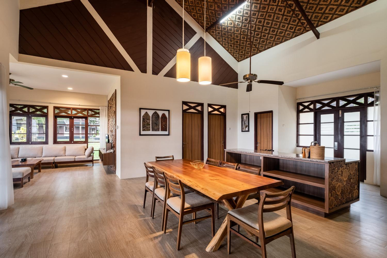 Dining Room 9