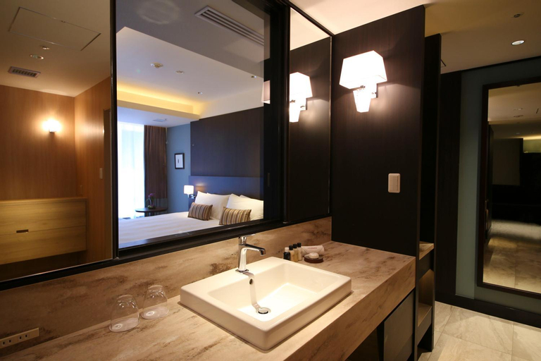 Bathroom 10