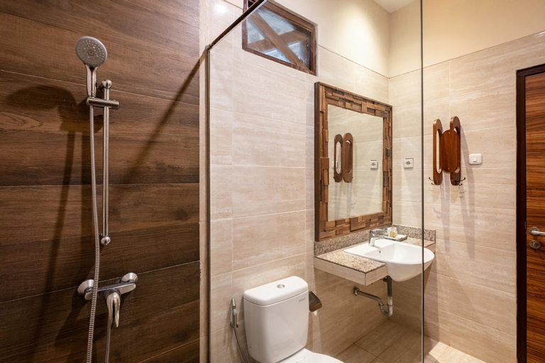 Bathroom 13