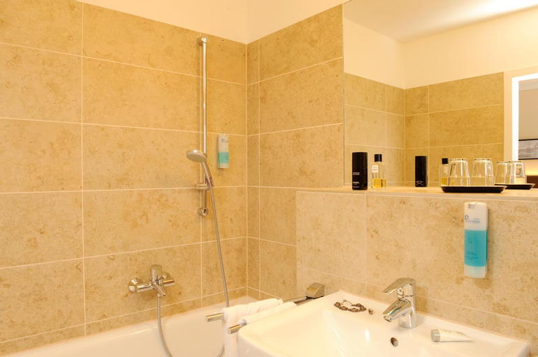 Bathroom 10