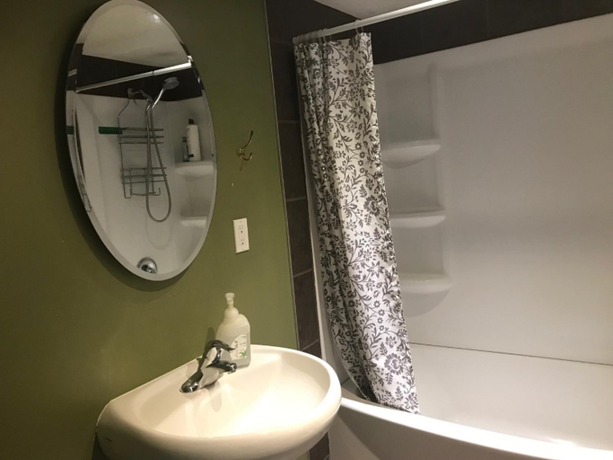 Others 5, Private Rooms Close to NAIT Guest House For Men Only, Division No. 11
