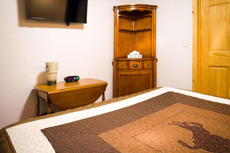 Bedroom 3, Curriers Lakeview Lodge, Barron