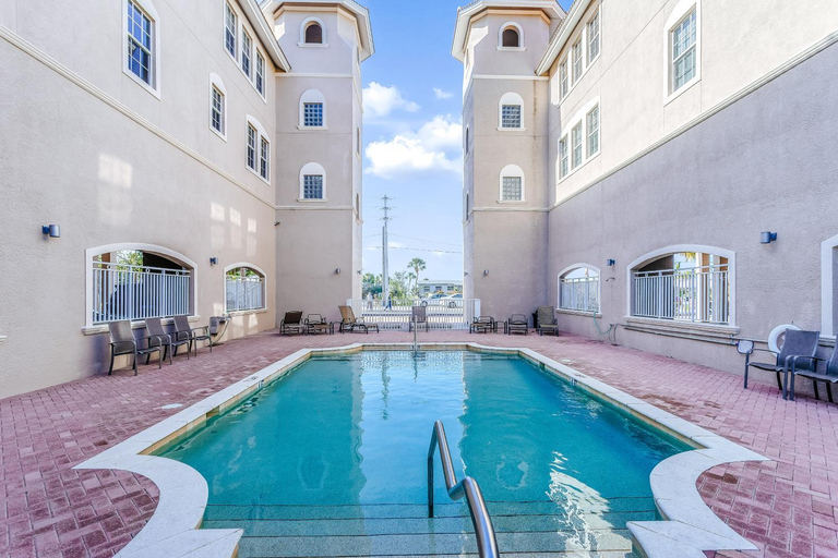 Sport & Beauty 2, Whitecap Condo Beachfront Splendor, Lee