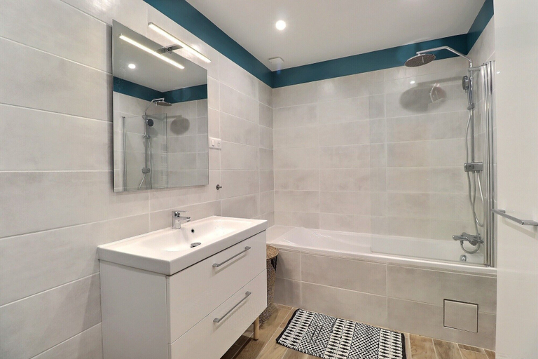 Bathroom, La Maisonette Provençale, Bouches-du-Rhône