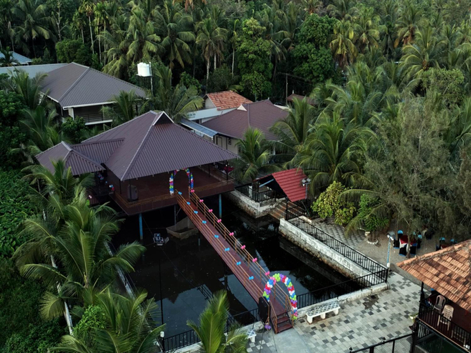 Others 5, Aamees paradise, Kollam
