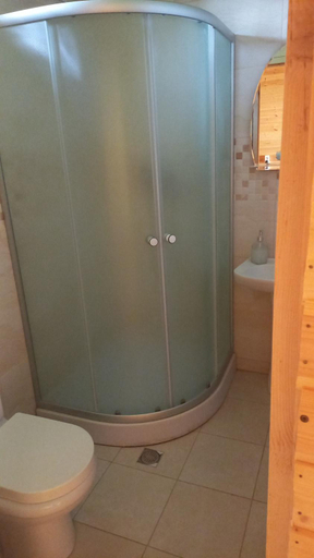 Bathroom 3, GREEN VILLA TSKALTUBO, Tskaltubo