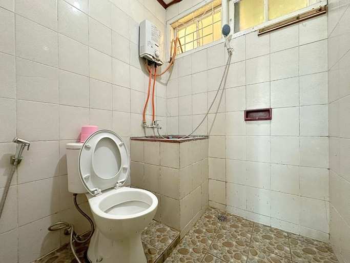 Bathroom 2, Villa Manggis 3 BR Private Pool, Bogor