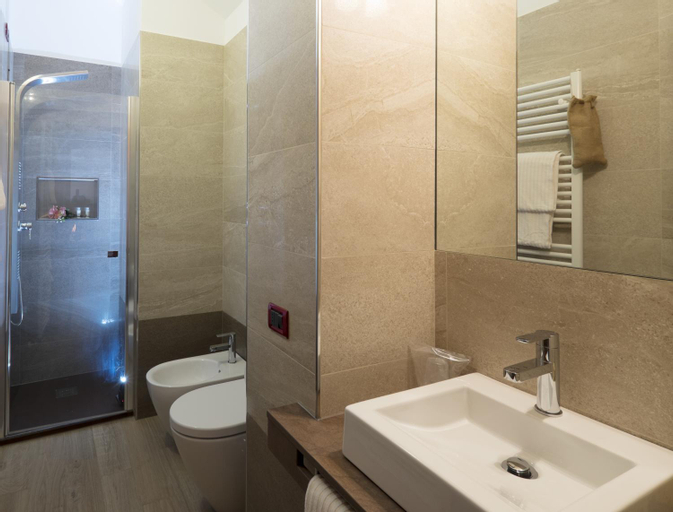 Bathroom 10