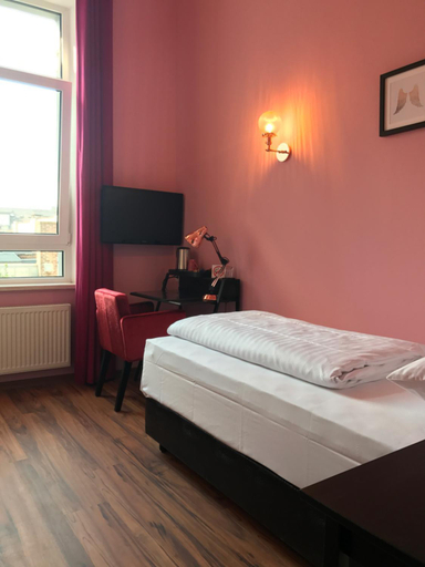 Bedroom 9