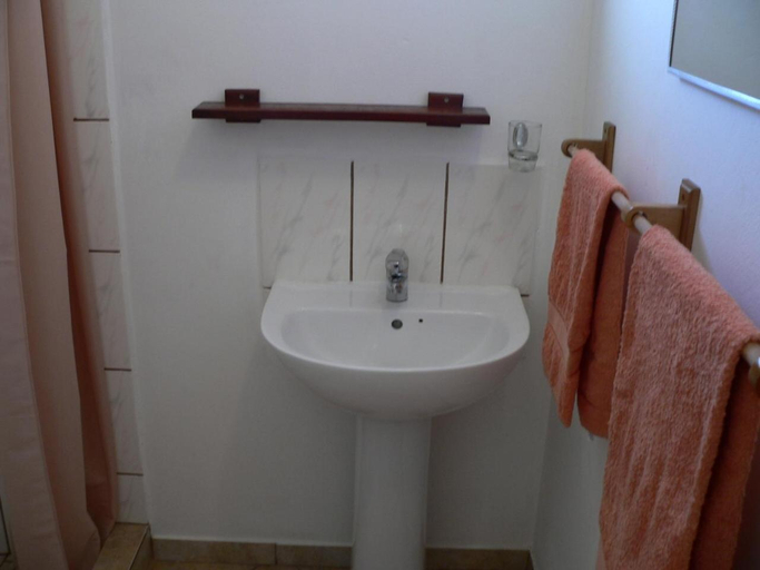 Bathroom, Blue Moon Beach Holiday Resort, Jangamo