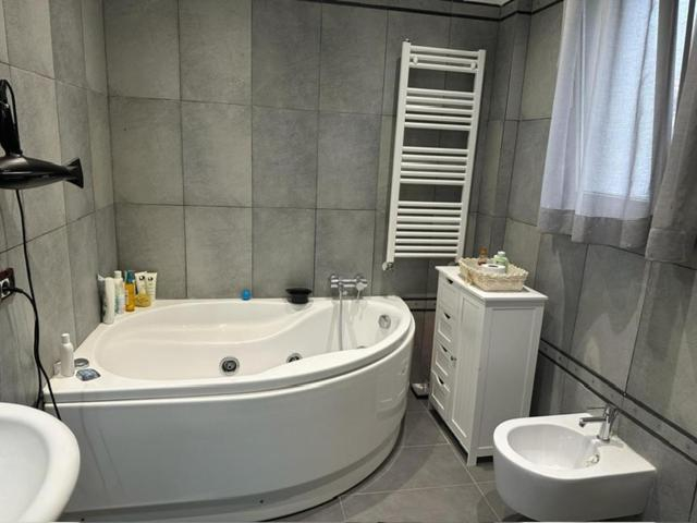 Bathroom 3, Villa Elena, Palermo