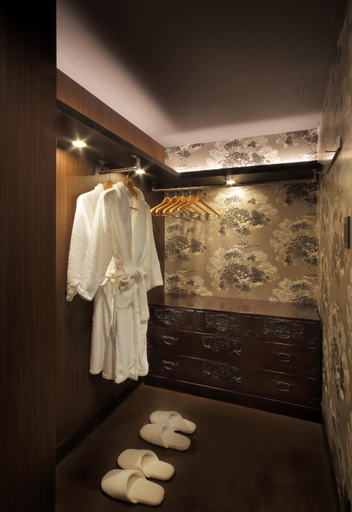 Bathroom 8