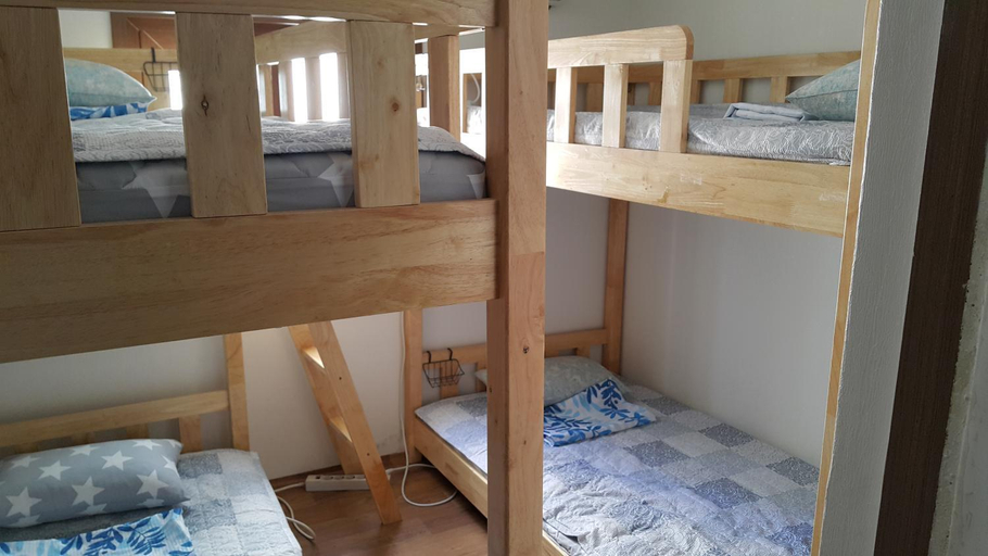 Bedroom 2, Friend of Loft, Tongyeong