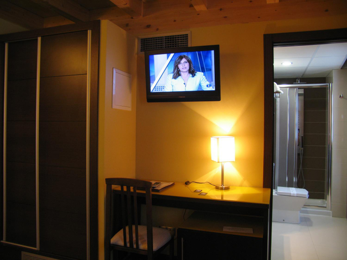 Others 4, Hotel Rolle, Lugo
