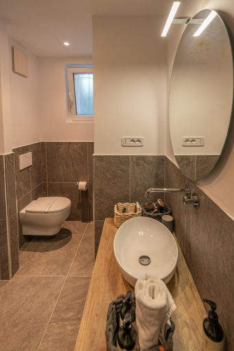 Bathroom 27