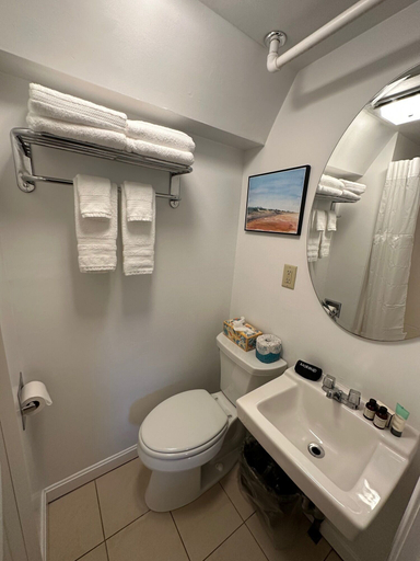 Bathroom 3, Inn on Shore Road, York