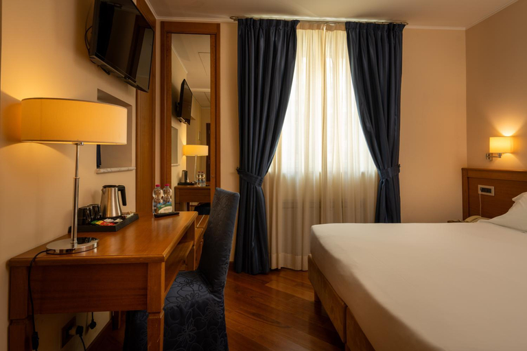 Bedroom 3, Hotel Iris, Genova
