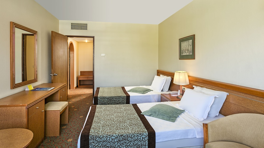 Bedroom 3, Ozkaymak Kemer Marina Hotel, Kemer