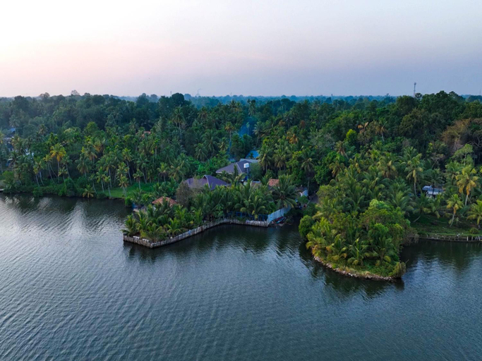 Others 4, Aamees paradise, Kollam