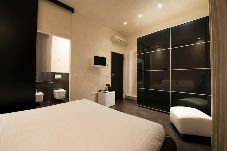 Others 4, B&B Lounge, Fermo