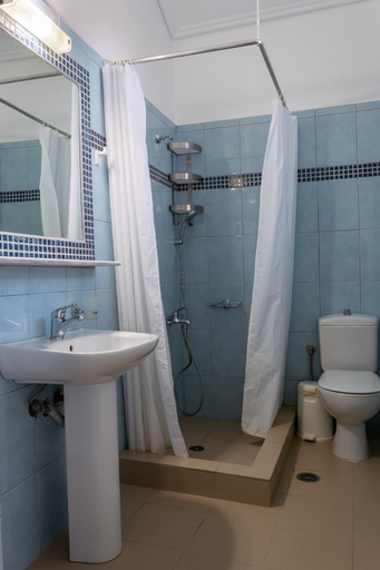 Bathroom 5, Alexandros Beachfront Apartments, Peloponnese