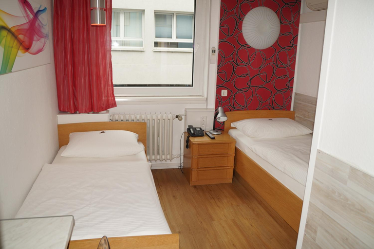 Bedroom 2, Hotel Erbprinzenhof, Karlsruhe