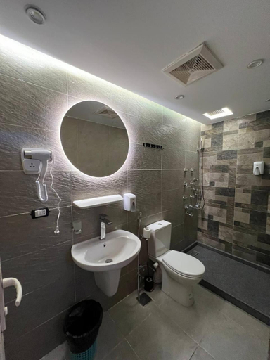 Others 2, Space Hostel, 'Abdin