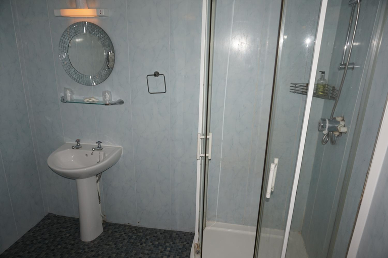 Bathroom 3, The Butlers Hotel, Leeds