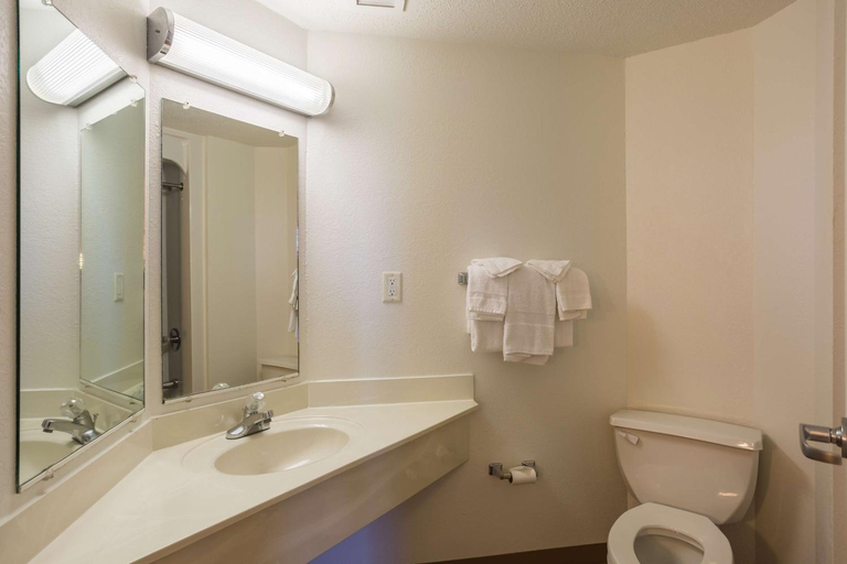 Bathroom 5, Motel 6 Dale, IN, Spencer