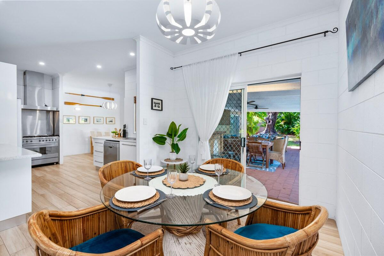 Food & Drinks, Trinity Beach Family Getaway 4BR, Sleeps 10 - Pool, Cairns
