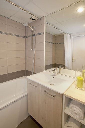 Bathroom, Sejours and Affaires Strasbourg Kleber, Bas-Rhin