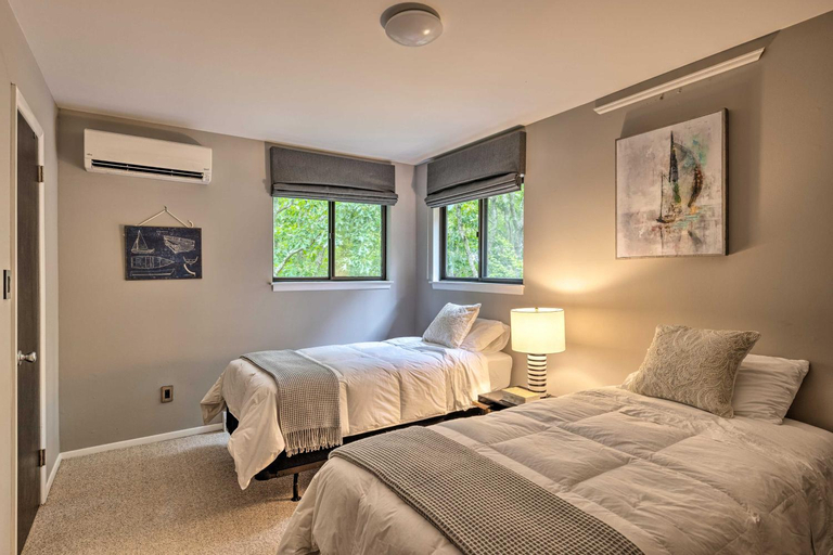 Bedroom 2, Unique Southampton Getaway with Rooftop Deck!, Suffolk